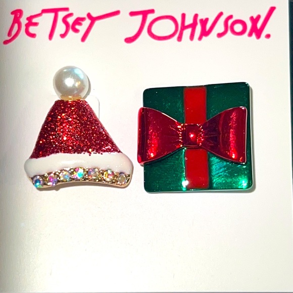 New BETSEY JOHNSON
Santa Hat Mismatched Stud Earrings - Picture 6 of 13